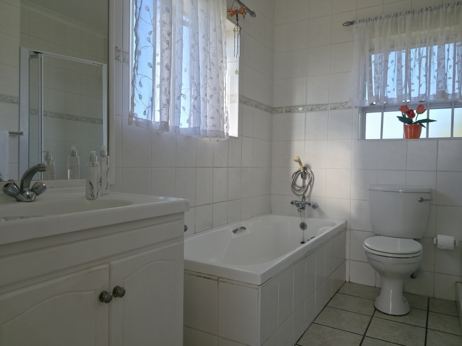 3 Bedroom Property for Sale in Wavecrest Eastern Cape